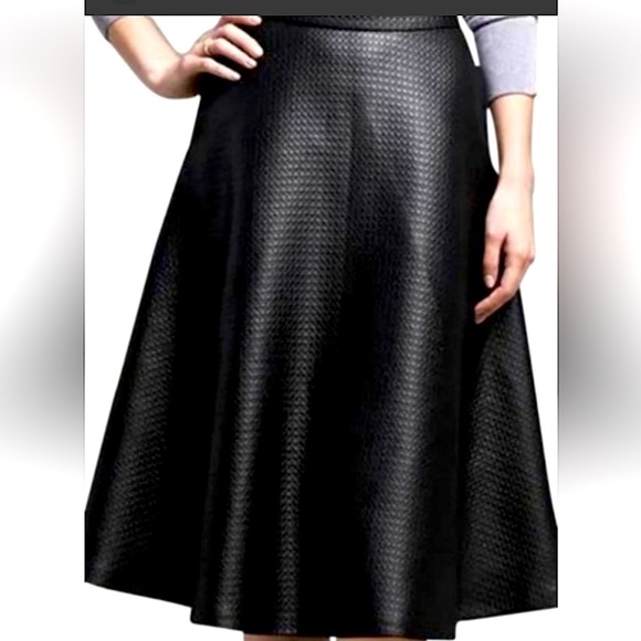 Elegant Black A-Line (Size 14) Fabric Enhanced A-Line Flared Skirt - Picture 1 of 11